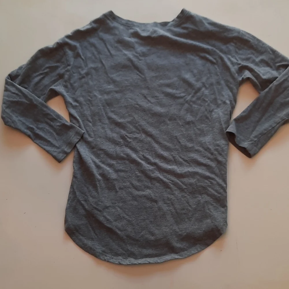 Crazy 8 medium 7 8 gray long sleeve sequin Give Love top